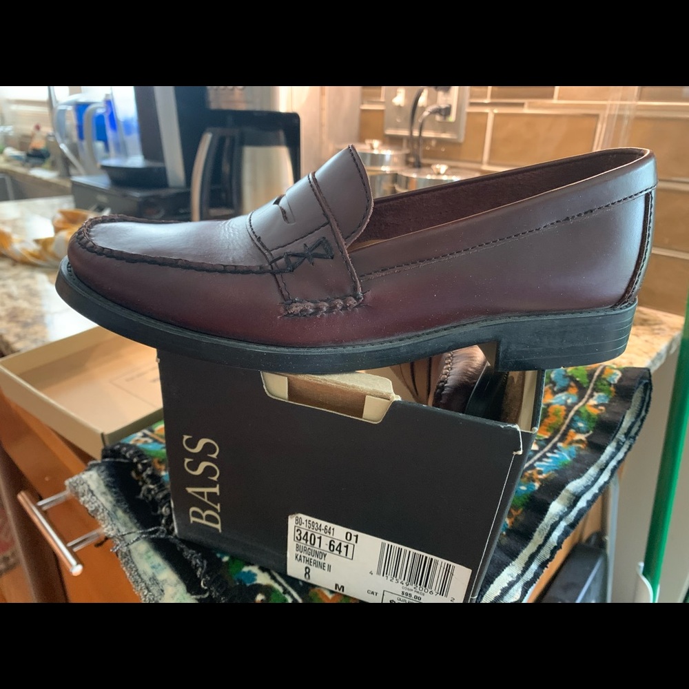 size 8 - vintage bass weejuns - “katherine” penny loafers